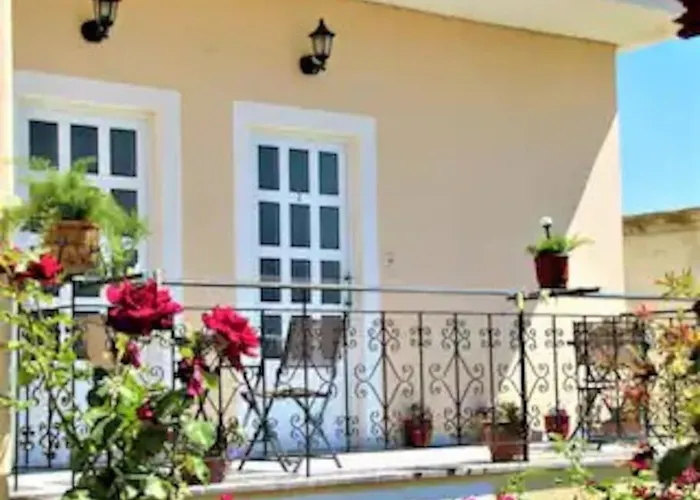 Toula\'S Garden-View Apartment 3
